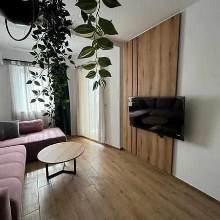 Moms House 2 *