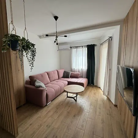 Moms House 2 *