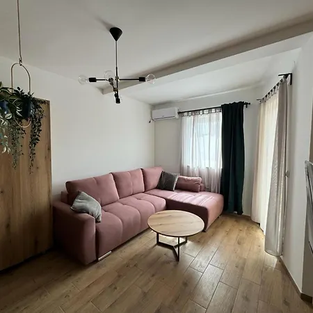 Moms House 2 Apartment